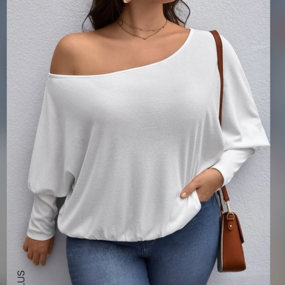 EMERY ROSE Plus Asymmetrical Neck Batwing Sleeve Sweatshirt. New. Size 1XL (14)
